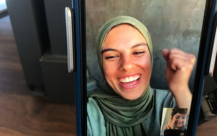 手に魂を込め、歩いてみれば上映中